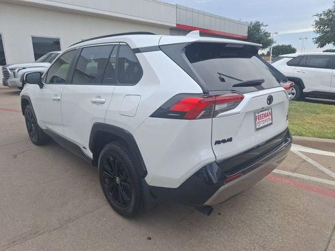 Used 2025 Toyota RAV4 SE image 4
