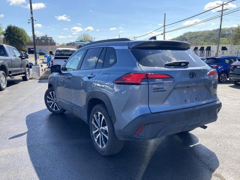 Used 2025 Toyota Corolla Cross XLE w/ Convenience Package image 2