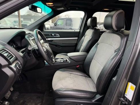 Certified 2017 Ford Explorer XLT w/ Equipment Group 202A image 11