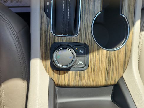 Used 2019 GMC Acadia Denali image 39