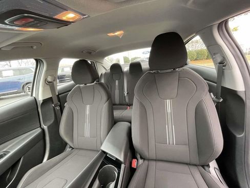 Used 2024 Hyundai Elantra Blue image 32