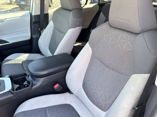 Used 2021 Toyota RAV4 XLE FWD image 20