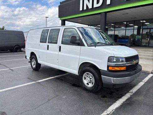 Used 2022 Chevrolet Express 2500 w/ Driver Convenience Package RWD image 2