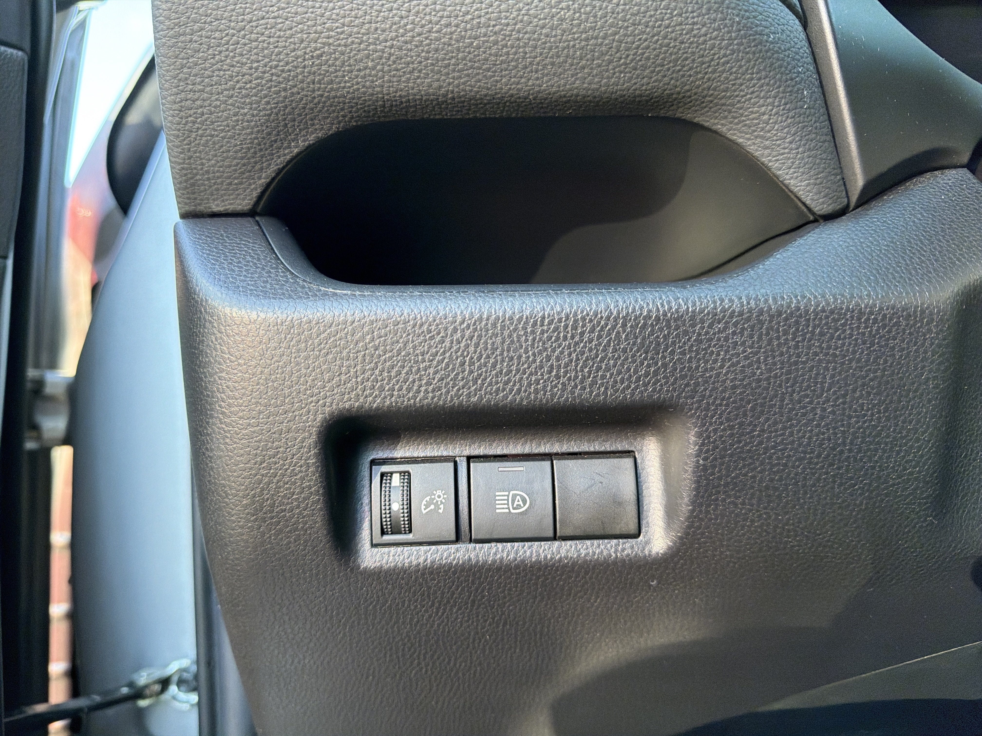 Used 2024 Toyota RAV4 LE AWD/4WD image 15