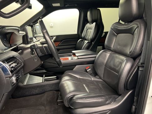 Used 2020 Lincoln Navigator L Reserve w/ Equipment Group 208A Reserve image 29