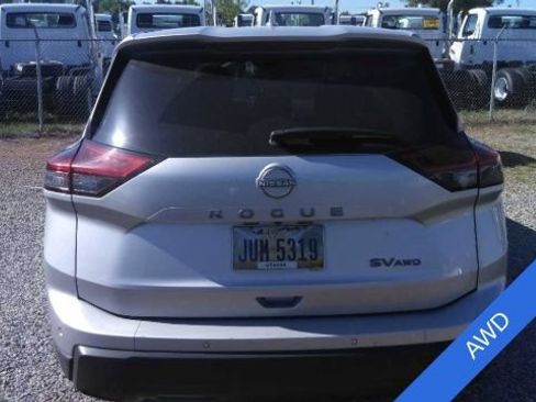 Used 2024 Nissan Rogue SV AWD/4WD image 2