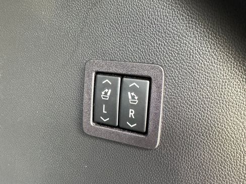 Used 2021 Buick Enclave Avenir w/ Avenir Technology Package AWD/4WD image 35