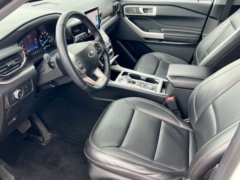 Used 2022 Ford Explorer XLT w/ Equipment Group 202A AWD/4WD image 10