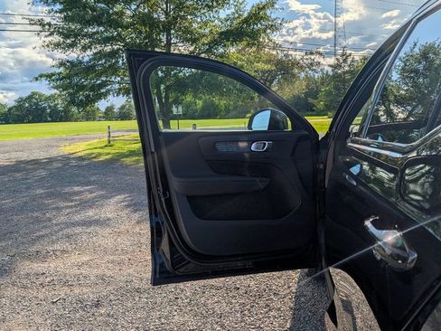 Used 2022 Volvo XC40 P8 Recharge Plus AWD/4WD image 5