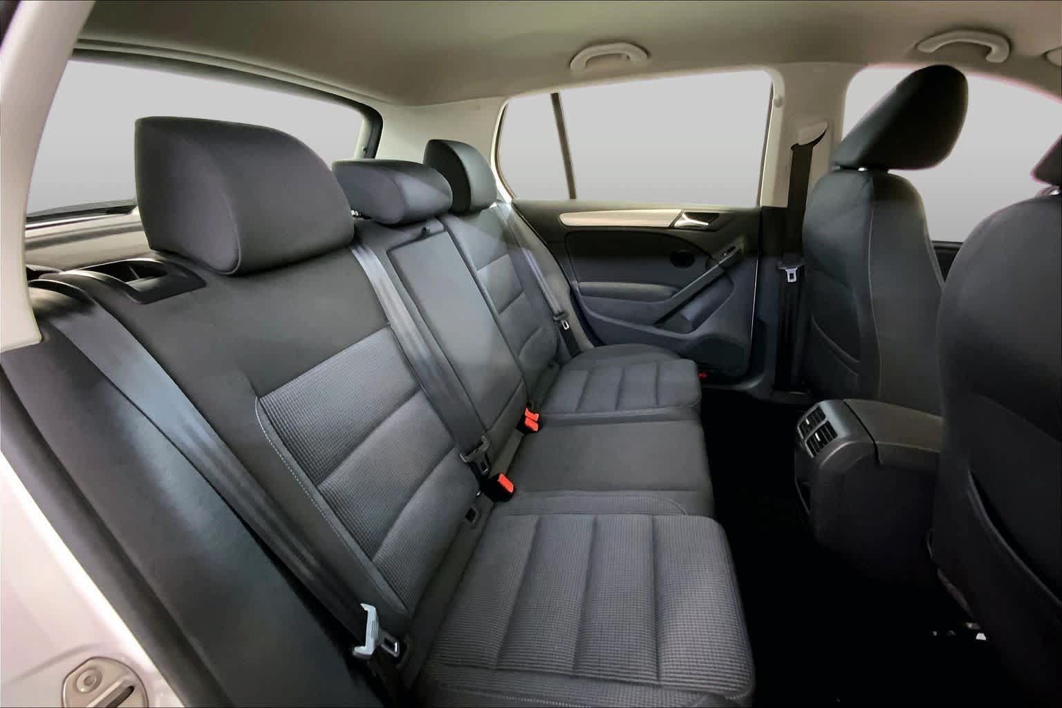 Used 2013 Volkswagen Golf 4-Door FWD image 19