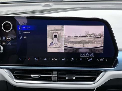 Used 2025 Chevrolet Equinox EV LT image 20