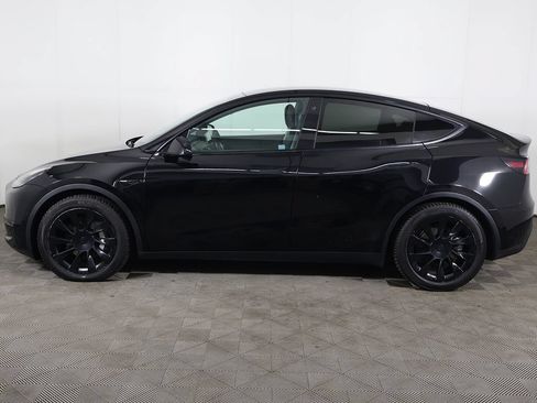 Used 2022 Tesla Model Y Long Range AWD/4WD image 18