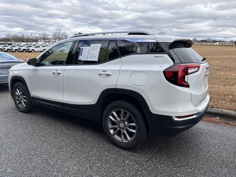 Certified 2023 GMC Terrain SLT image 8