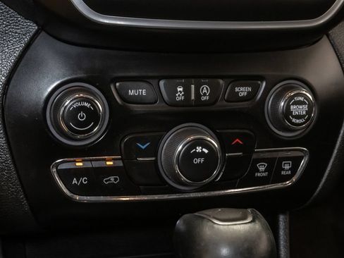 Used 2021 Jeep Cherokee Latitude Lux AWD/4WD image 20