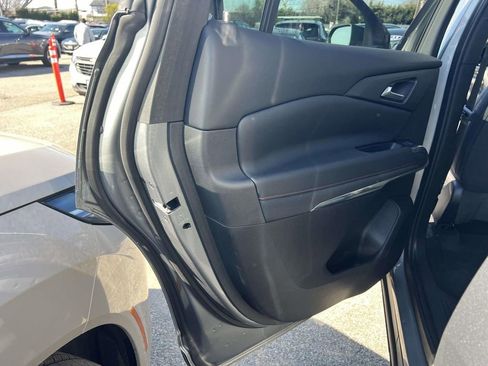 Used 2024 Chevrolet Traverse Z71 AWD/4WD image 14
