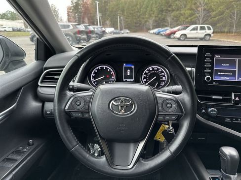 Used 2024 Toyota Camry SE image 11