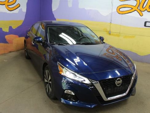 Used 2020 Nissan Altima 2.5 SV AWD/4WD image 2