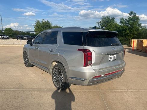 Used 2024 Hyundai Palisade Calligraphy image 3