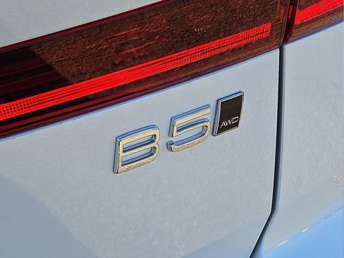 New 2026 Volvo XC60 B5 Core w/ Climate Package image 12