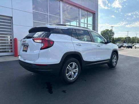 Used 2023 GMC Terrain SLE w/ Driver Convenience Package FWD image 7