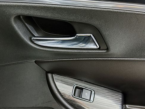 Used 2018 Chevrolet Impala LT FWD image 29