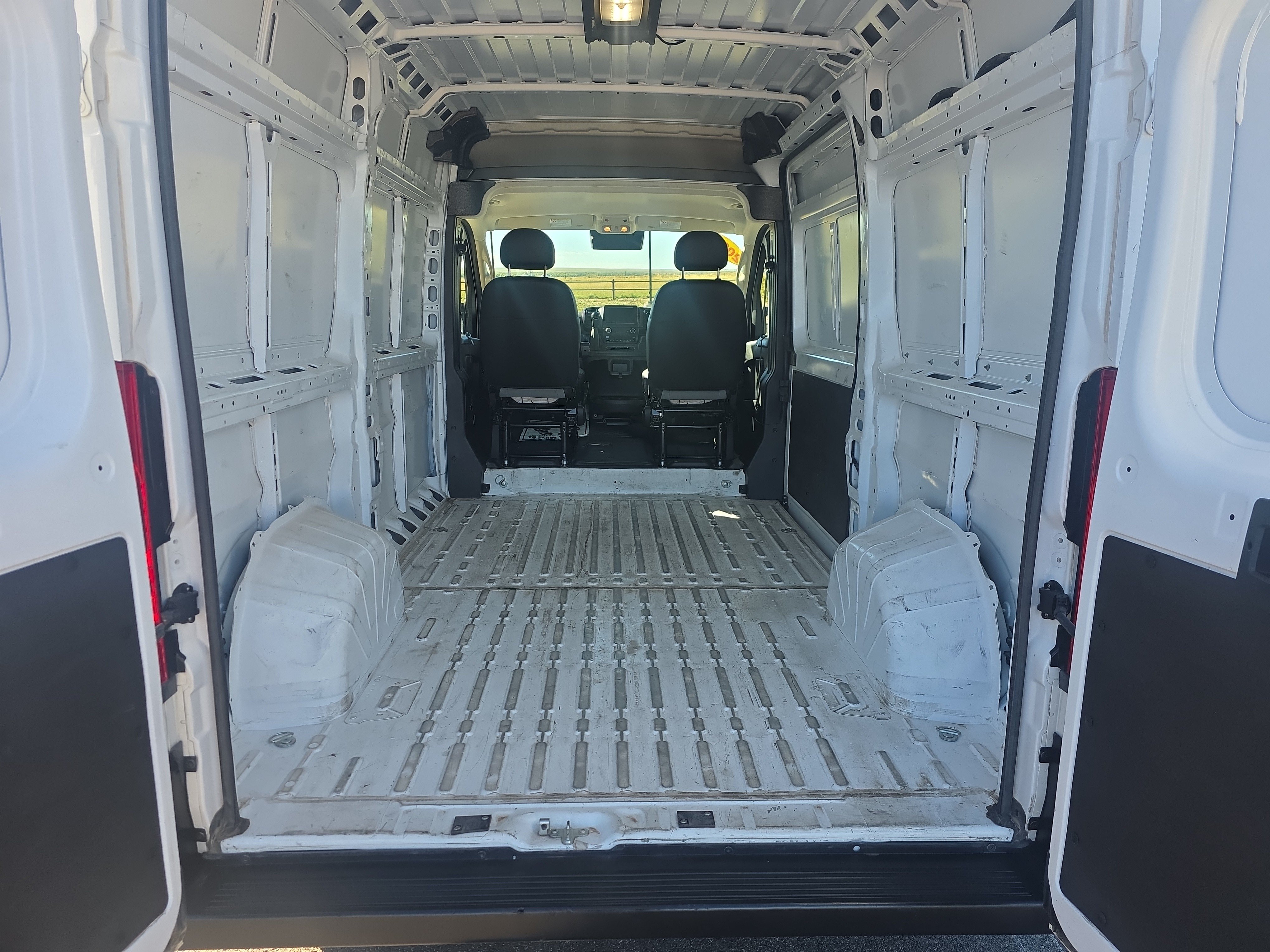 Used 2025 RAM ProMaster 2500 w/ Convenience Group FWD image 12