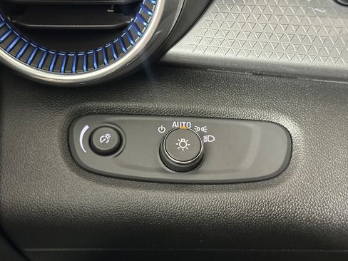 Used 2024 Chevrolet Trax LT FWD image 23