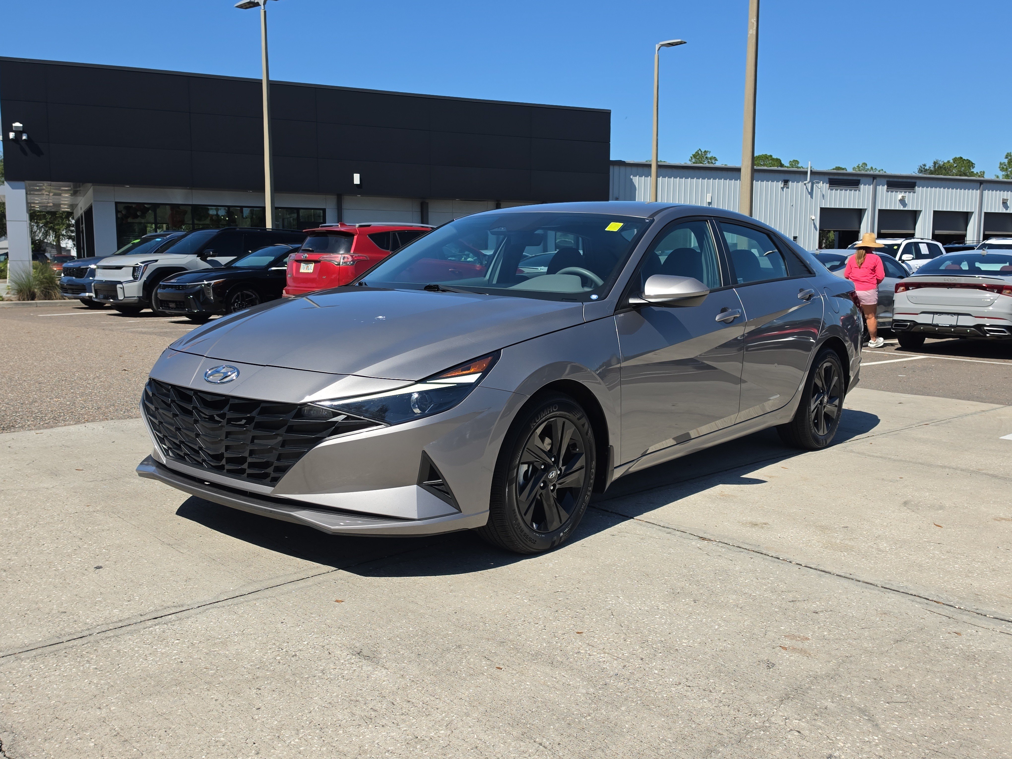 Used 2023 Hyundai Elantra SEL FWD image 4