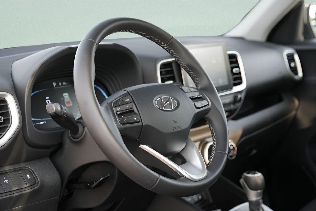 Certified 2026 Hyundai Venue SEL FWD image 22