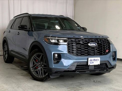 Used 2025 Ford Explorer ST image 1