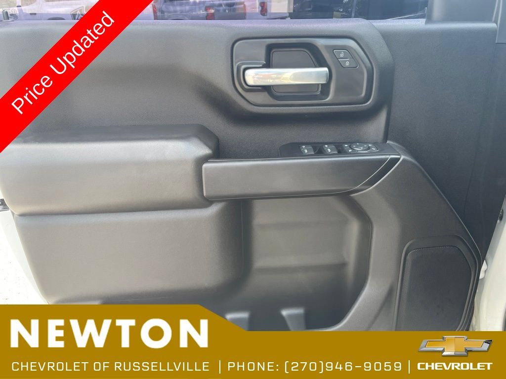 Used 2022 Chevrolet Silverado 2500 Custom w/ Custom Value Package AWD/4WD image 8