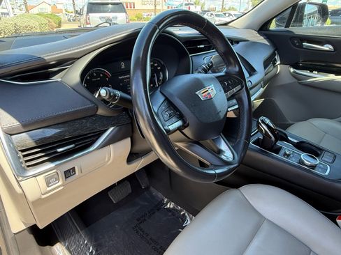 Used 2023 Cadillac XT4 Premium Luxury image 14
