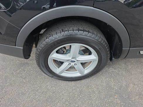 Used 2017 Ford Explorer XLT w/ Equipment Group 202A AWD/4WD image 15