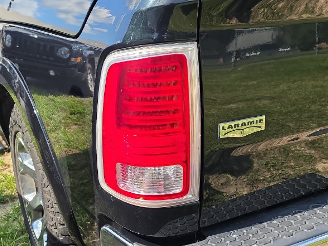 Used 2017 RAM 1500 Laramie w/ Convenience Group AWD/4WD image 10