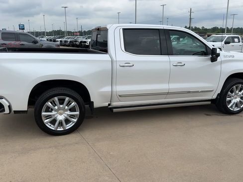 Used 2025 Chevrolet Silverado 1500 High Country AWD/4WD image 9