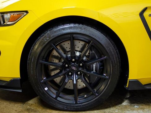 Used 2016 Ford Mustang Shelby GT350 w/ Technology Package image 21