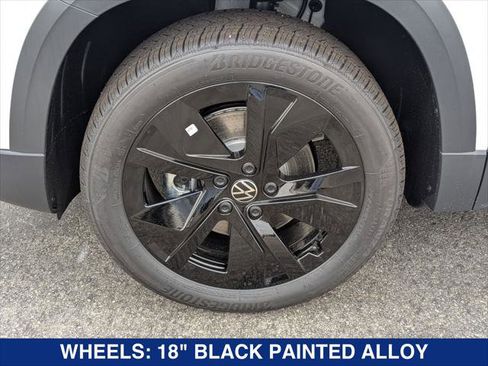 New 2025 Volkswagen Taos SE FWD image 9