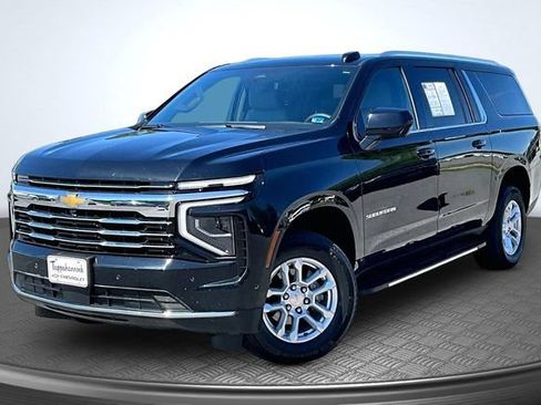 Used 2025 Chevrolet Suburban LT AWD/4WD image 1
