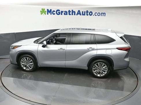 Used 2023 Toyota Highlander Platinum AWD/4WD image 30