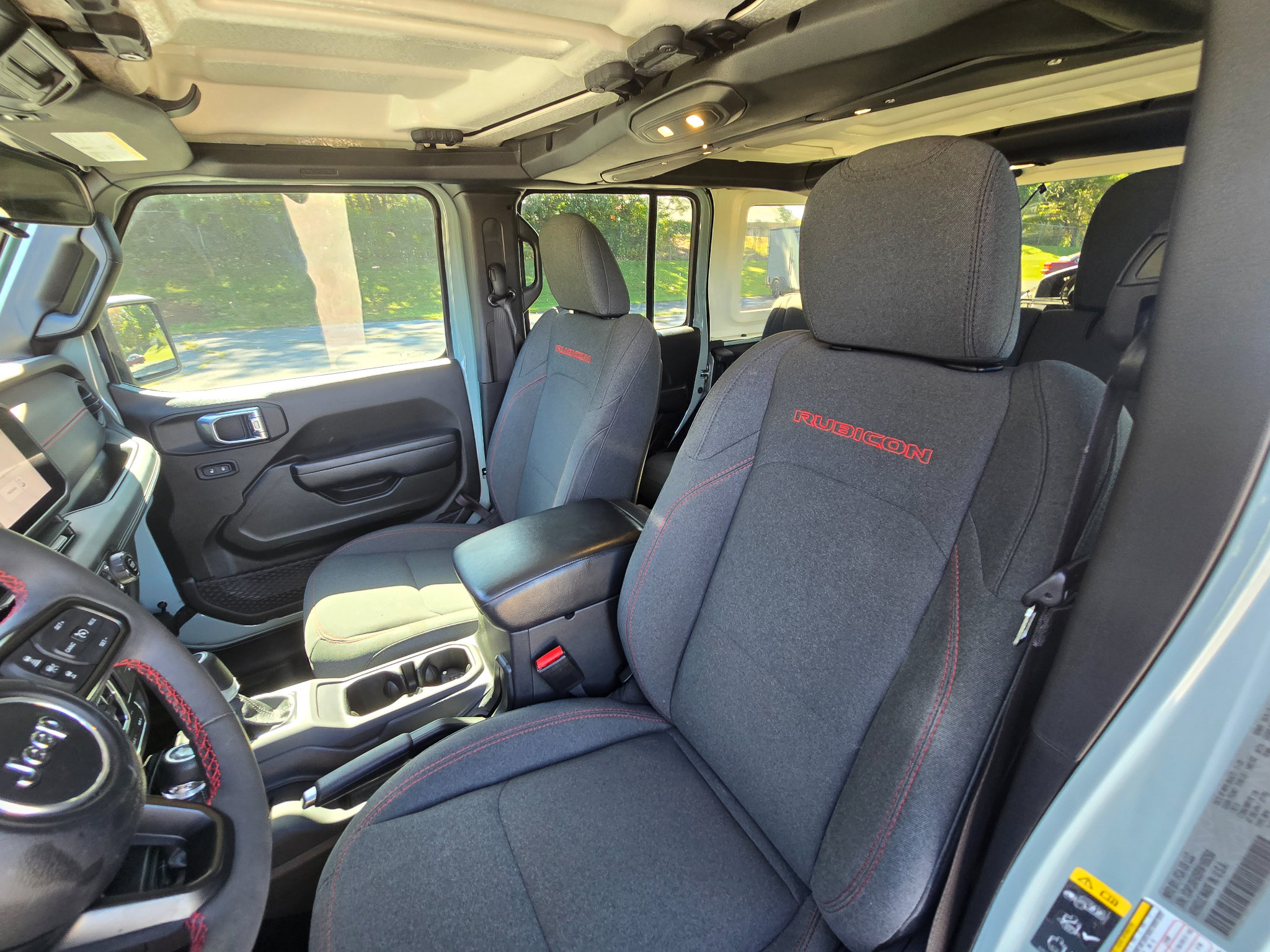 Used 2024 Jeep Wrangler Unlimited Rubicon w/ Convenience Group AWD/4WD image 12
