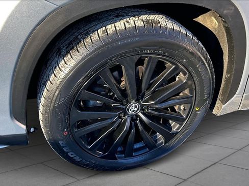 Certified 2024 Toyota Highlander XSE image 11