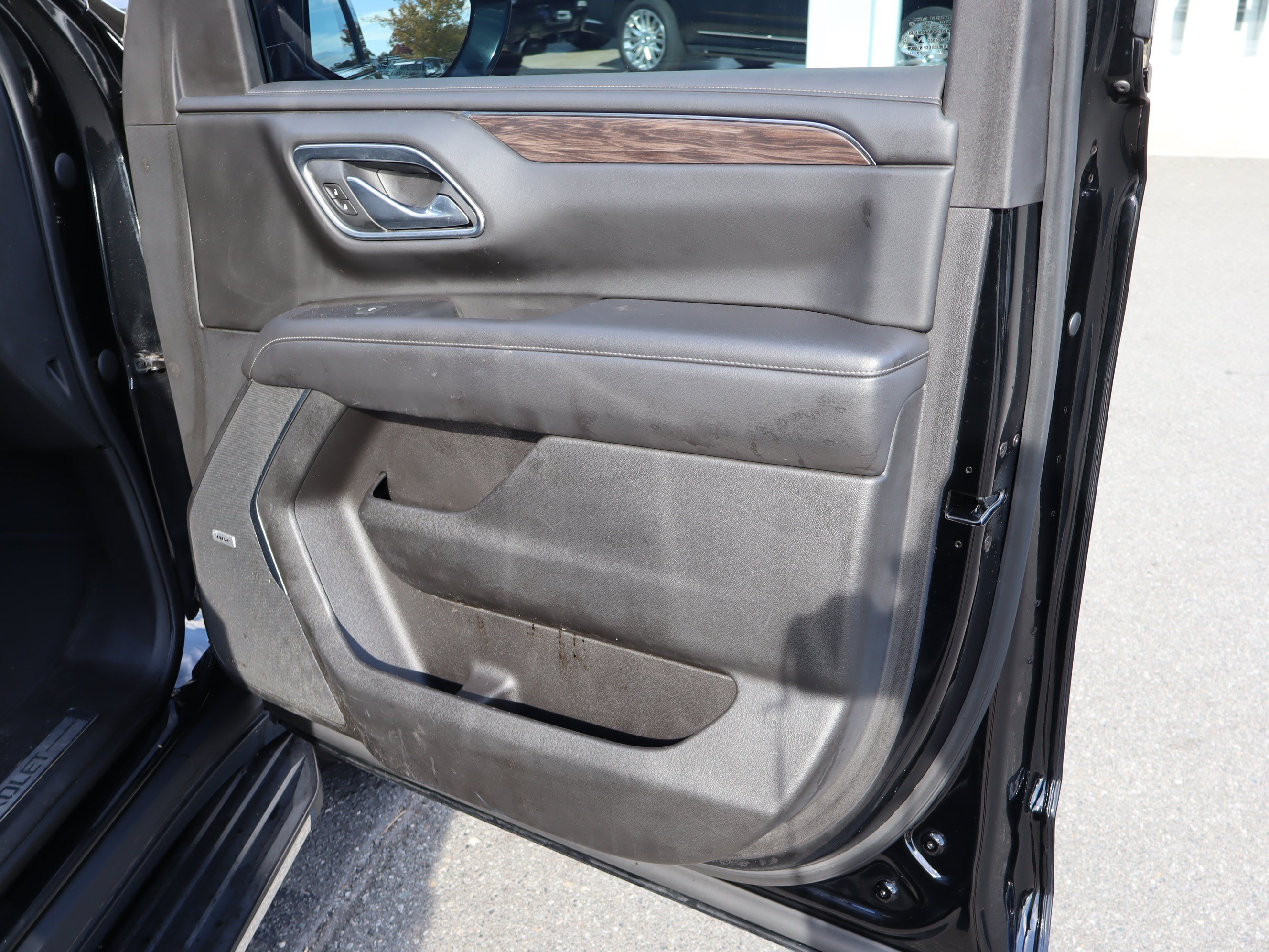 Used 2021 Chevrolet Tahoe LT w/ LT Signature Package RWD image 38