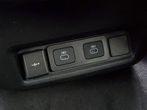 Used 2025 Land Rover Discovery Dynamic SE image 38