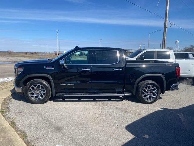 Used 2022 GMC Sierra 1500 SLT w/ SLT Premium Package AWD/4WD image 3