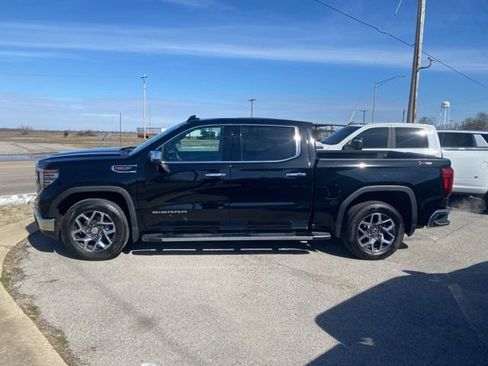 Used 2022 GMC Sierra 1500 SLT w/ SLT Premium Package image 3