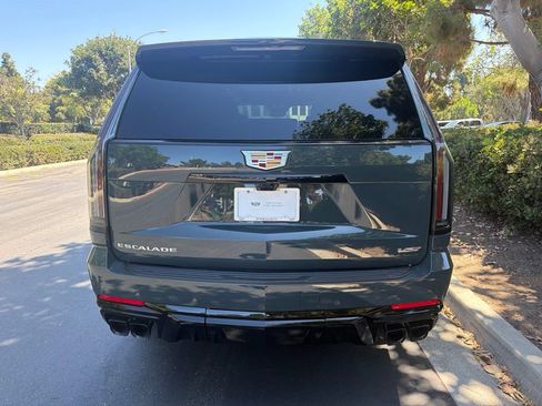 Used 2025 Cadillac Escalade V AWD/4WD image 5