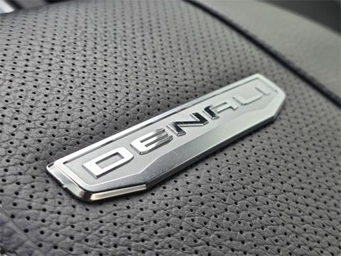 Used 2024 GMC Sierra 2500 Denali w/ Denali Reserve Package image 10