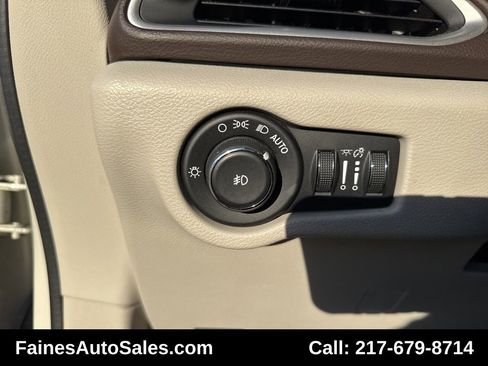 Used 2017 Chrysler Pacifica Touring-L image 53