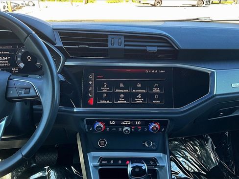Used 2023 Audi Q3 2.0T Premium image 8