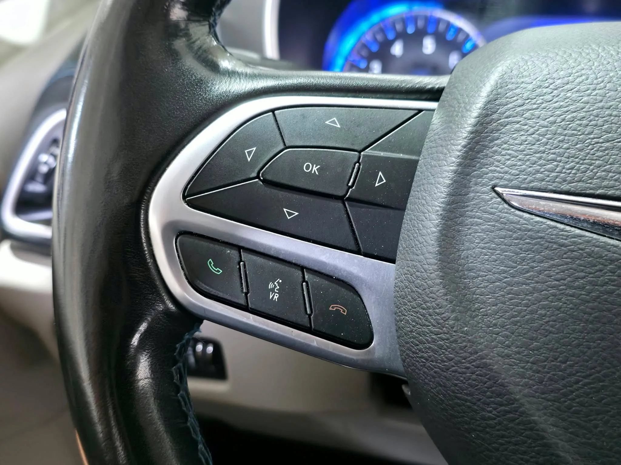 Used 2021 Chrysler Pacifica Touring w/ Cold Weather Group FWD image 20